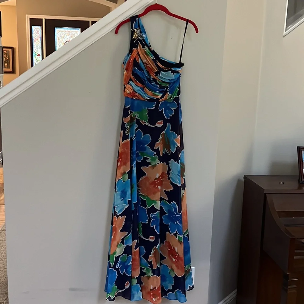 LAUREN RALPH LAUREN Floral Georgette One-Shoulder Gown. - Picture 5 of 11